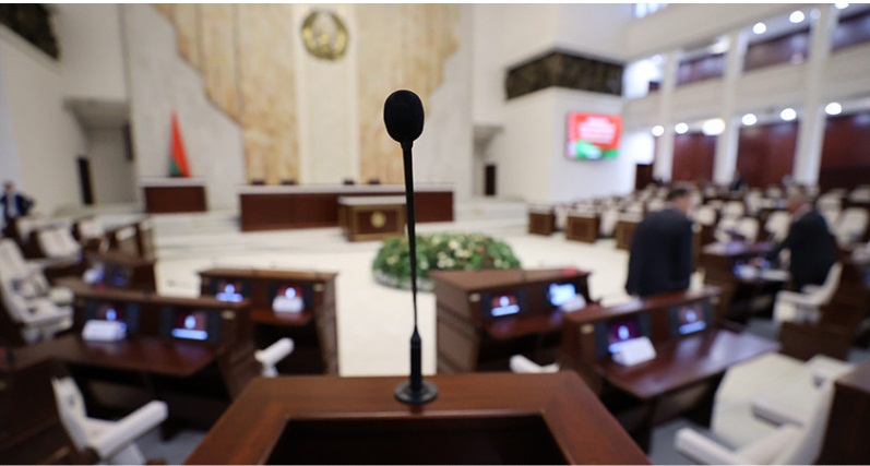 Депутаты приняли в первом чтении законопроект об обращениях граждан и юридических лиц
